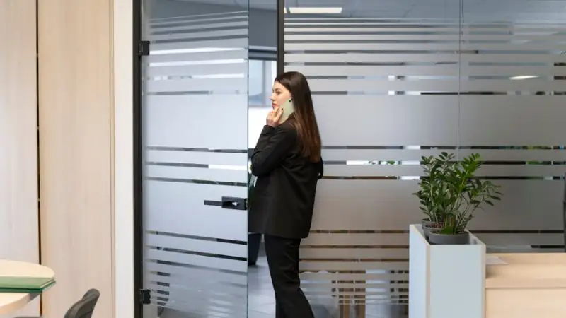 A beleza e praticidade do vidro em sua obra